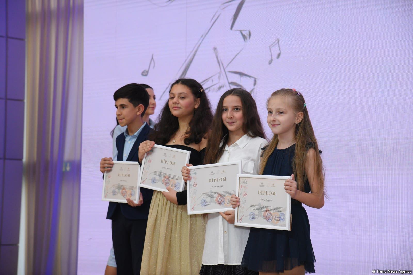 В Центре Гейдара Алиева состоялась церемония награждения победителей Фестиваля детского творчества  (ФОТО)