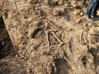 На посевном участке в Агдаме обнаружено захоронение