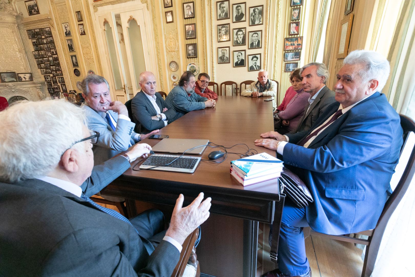 В Союзе писателей Азербайджана состоялась встреча с российскими литераторами (ФОТО)