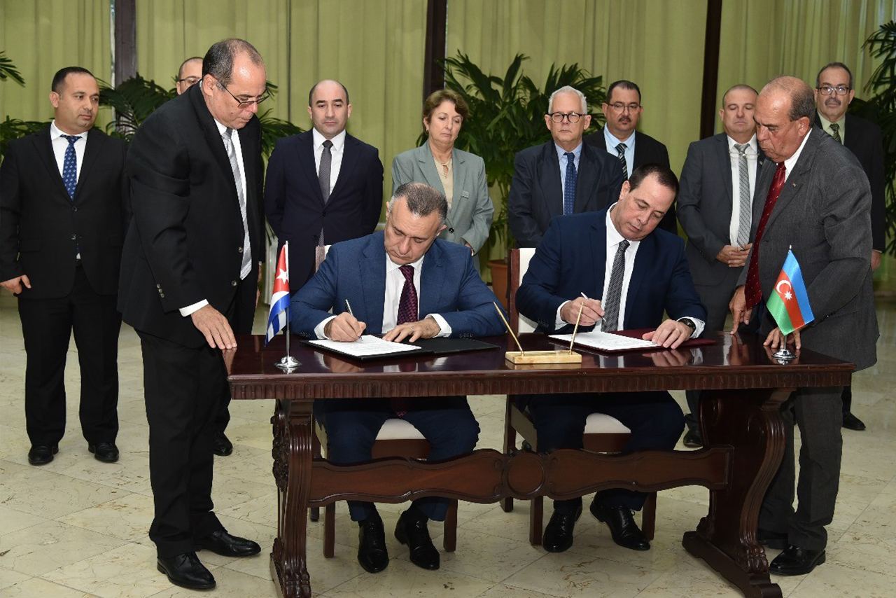 Azerbaijan, Cuba sign MoU on healthcare (PHOTO)