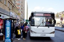 В Баку на безналичную оплату перешли еще два автобусных маршрута (ФОТО)