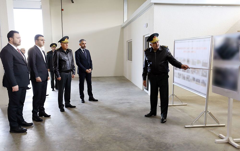 Azerbaijani MoD's leadership attends signal unit (PHOTO)