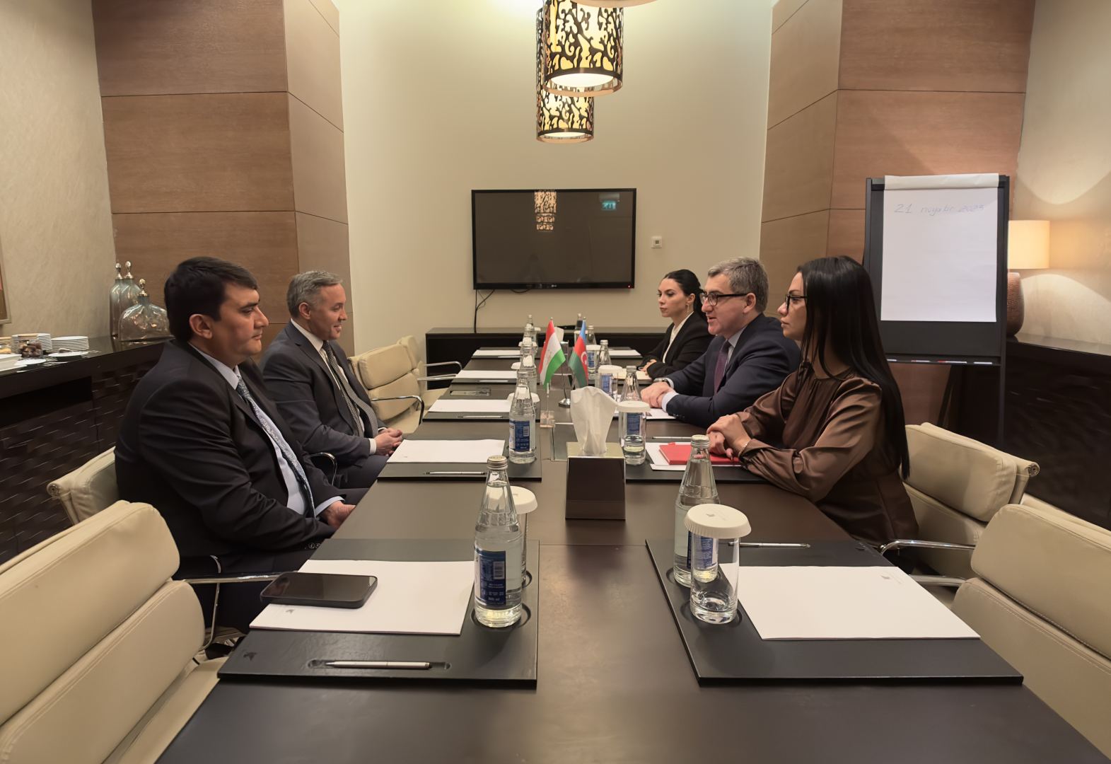 Азербайджан и Таджикистан обсудили интенсификацию торговых связей