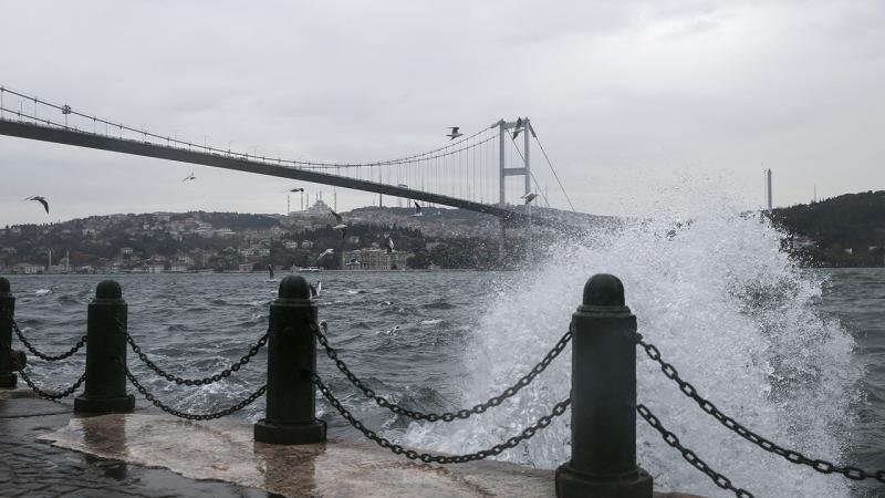 İstanbul boğazında gəmilərin hərəkəti dayandırıldı