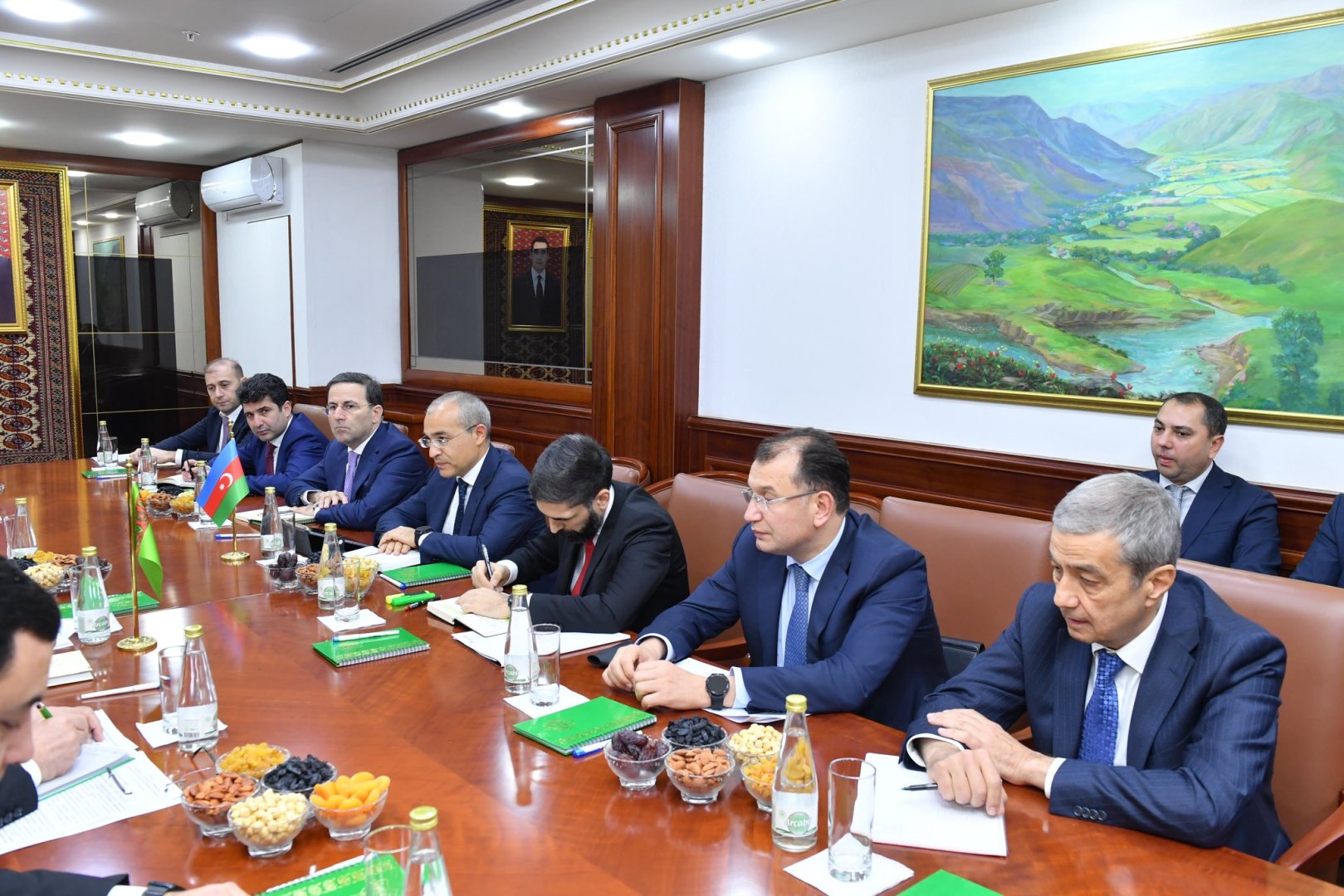 Azerbaijan, Turkmenistan discuss joint exploration of 'Dostlug' hydrocarbon field (PHOTO)