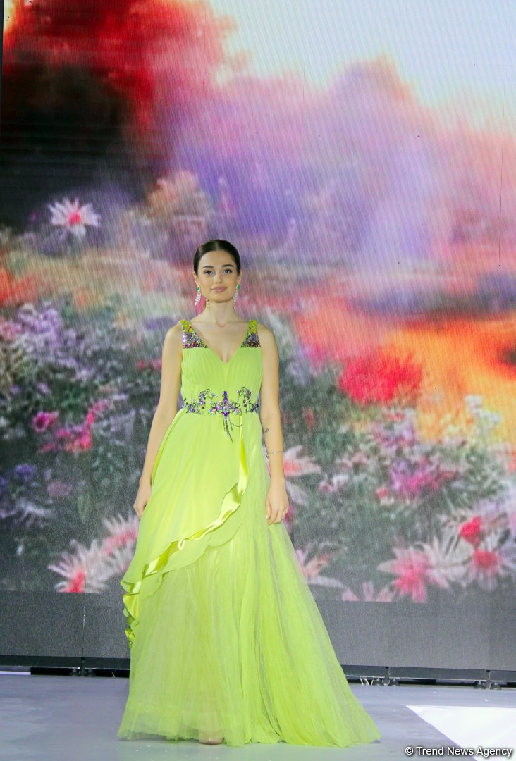 Коллекция Фахрии Халафовой "Романтическая фантазия" стала виртуальным путешествием в райский сад - Azerbaijan Fashion Week (ФОТО)