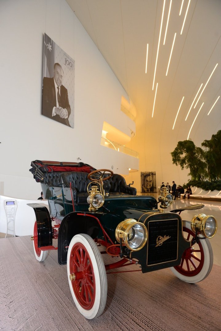 Unique classic and sports cars presented at Heydar Aliyev Center during FIA week in Baku (PHOTO)