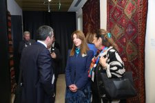В Баку открылась выставка "Западно-азербайджанские ковры: историческая память наших орнаментов" (ФОТО)