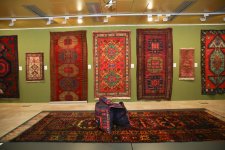 В Баку открылась выставка "Западно-азербайджанские ковры: историческая память наших орнаментов" (ФОТО)