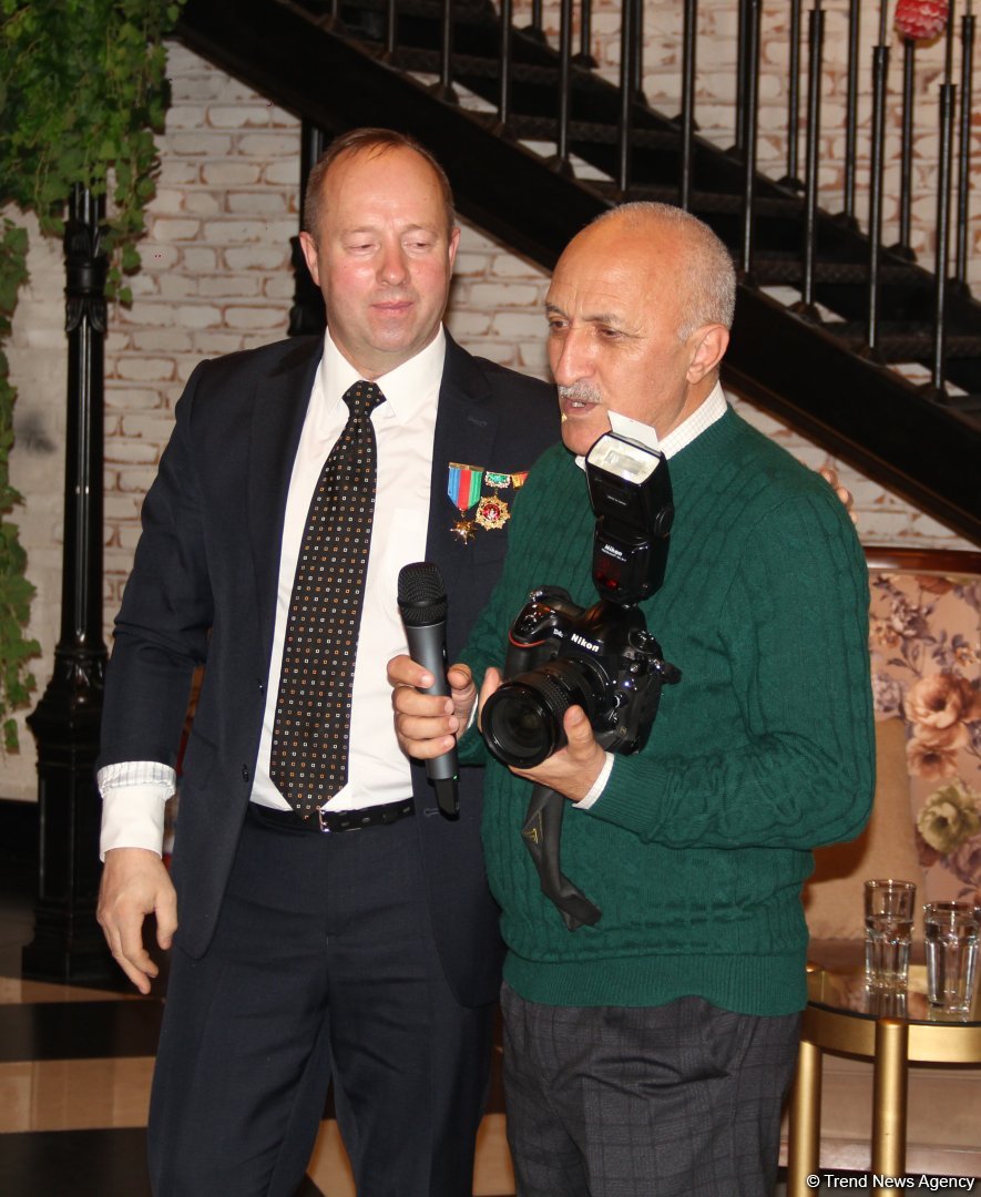 В Баку прошла трогательная встреча с известным литовским военным журналистом Ричардасом Лапайтисом (ФОТО)