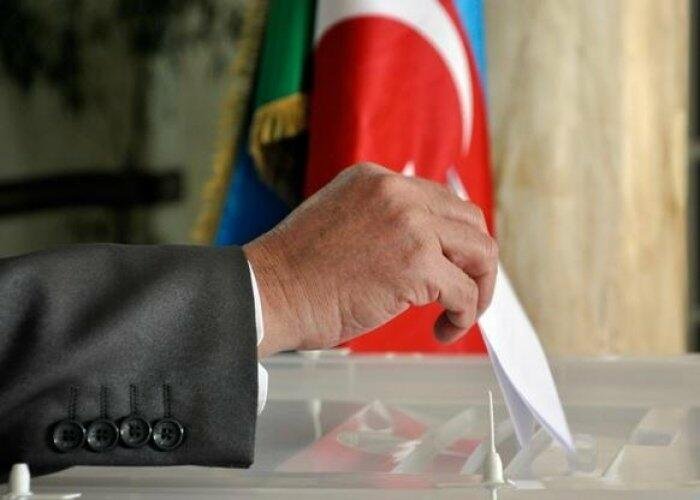 Названа ​​продолжительность предвыборной кампании в связи с внеочередными президентскими выборами в Азербайджане