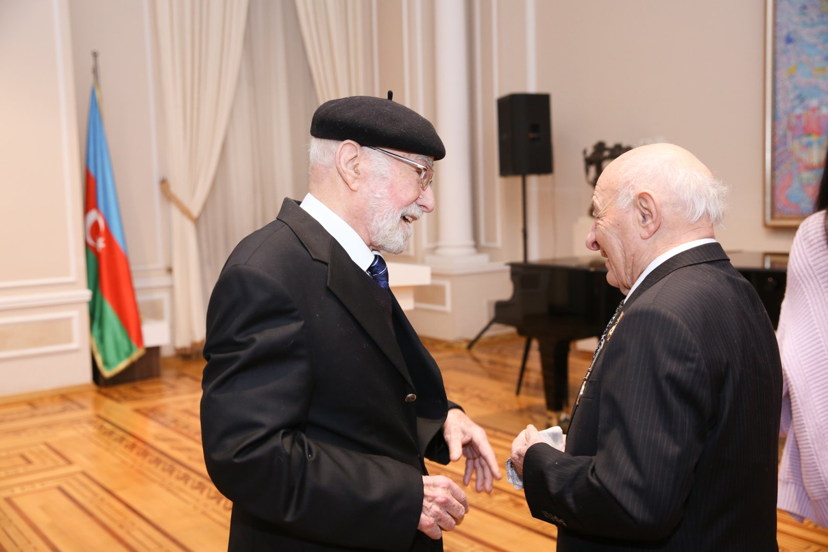 В Баку открылась выставка работ выдающегося художника, 95-летнего Тофига Агабабаева "Диалог со временем" (ФОТО)