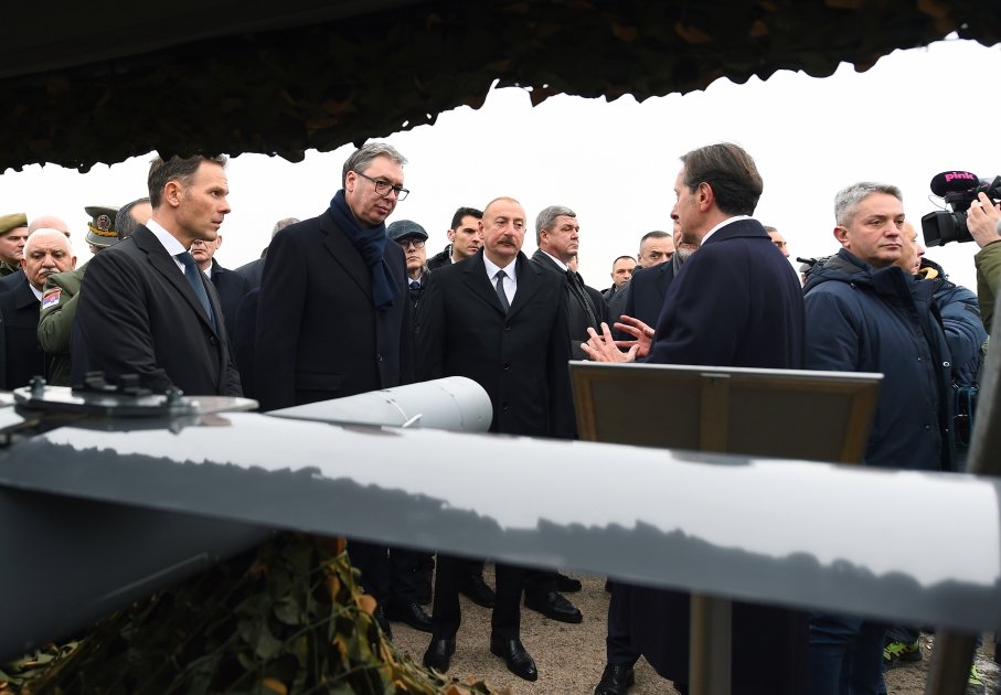 President Ilham Aliyev, President Aleksandar Vučić view military equipment and facilities (PHOTO)