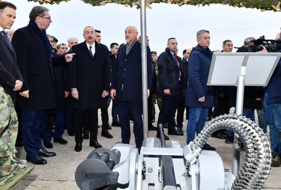 Президент Ильхам Алиев и Президент Александар Вучич осмотрели военную технику и оборудование (ФОТО)