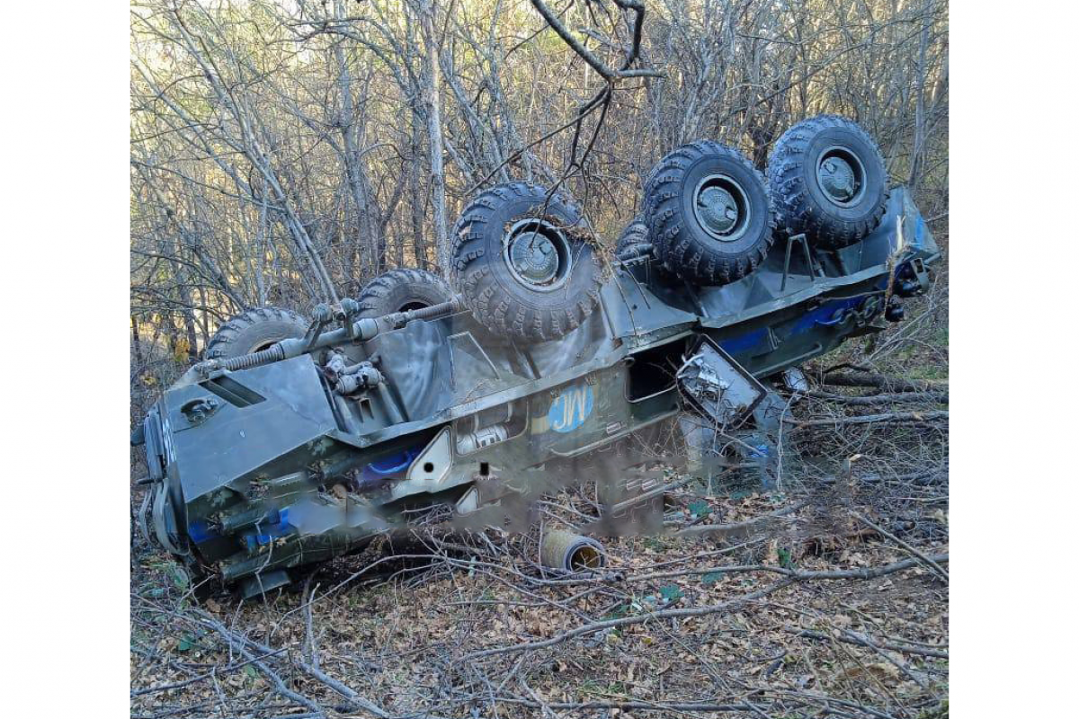 БТР российских миротворцев упал в ущелье в Ханкенди, есть погибший и пострадавшие