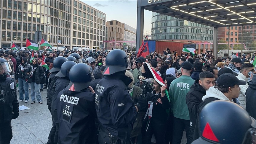 Berlində antisemitizmə qarşı mitinq təşkil edilib