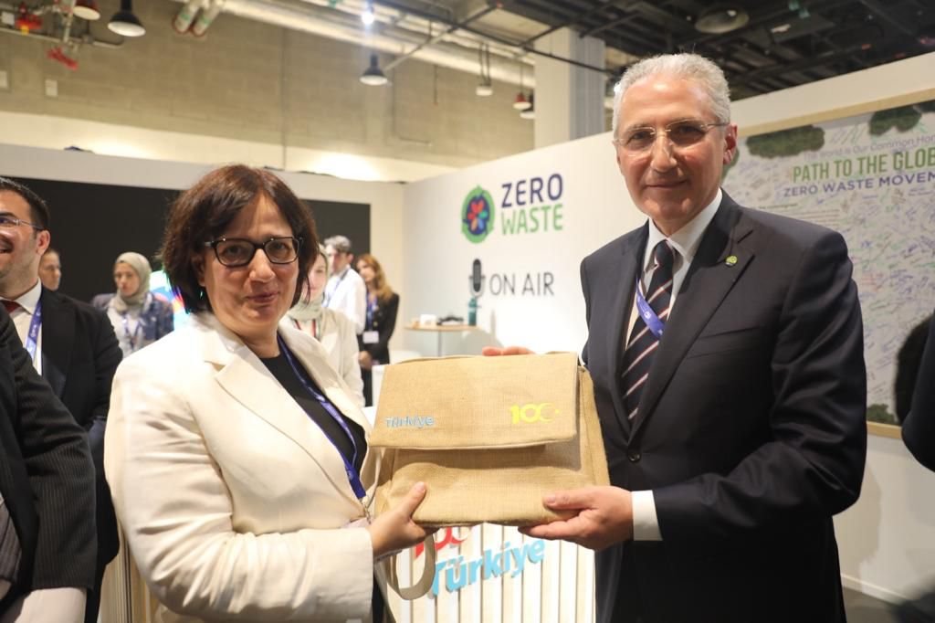 Азербайджанская делегация посетила павильон Турции, функционирующий в рамках COP-28