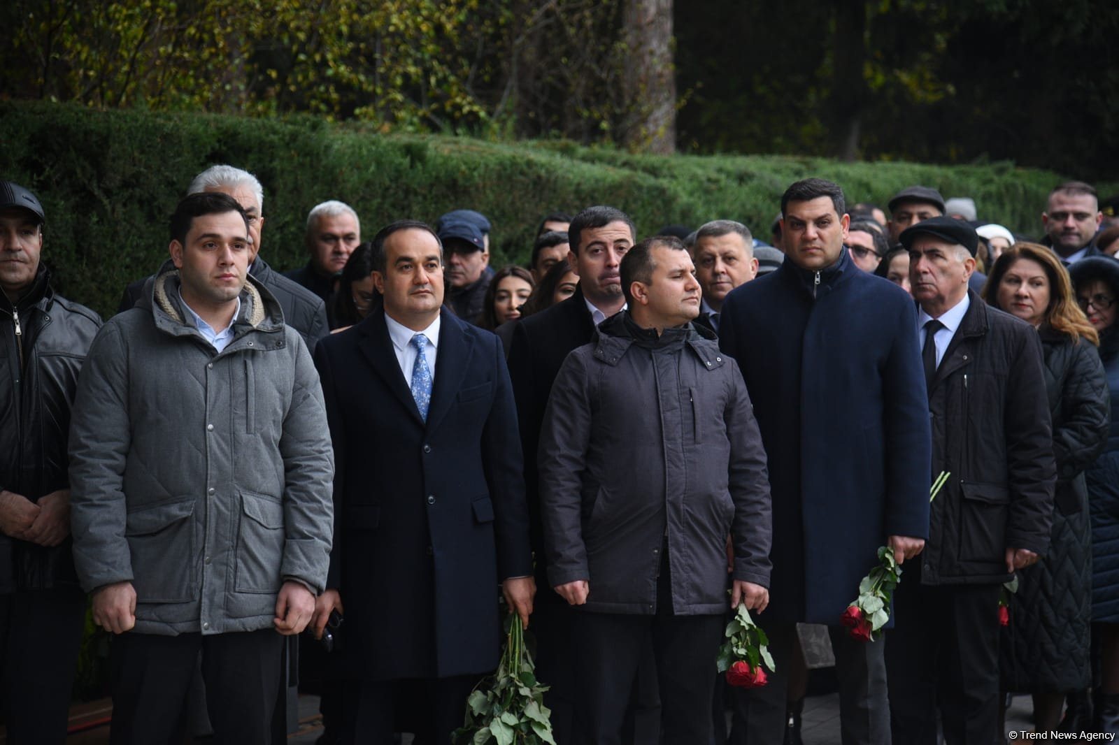 Azerbaijani people honoring memory of great leader Heydar Aliyev (PHOTO)