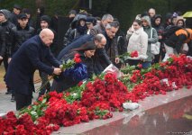 Азербайджанский народ чтит память великого лидера Гейдара Алиева (ФОТО)