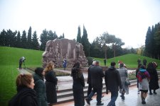 Азербайджанский народ чтит память великого лидера Гейдара Алиева (ФОТО)