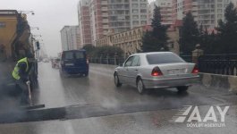 Устранено проседание асфальтобетонного покрытия на мосту в Баку