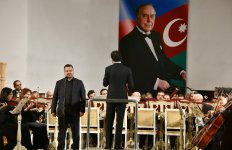 В Баку прошел вечер классической музыки, посвященный памяти великого лидера Гейдара Алиева (ФОТО)