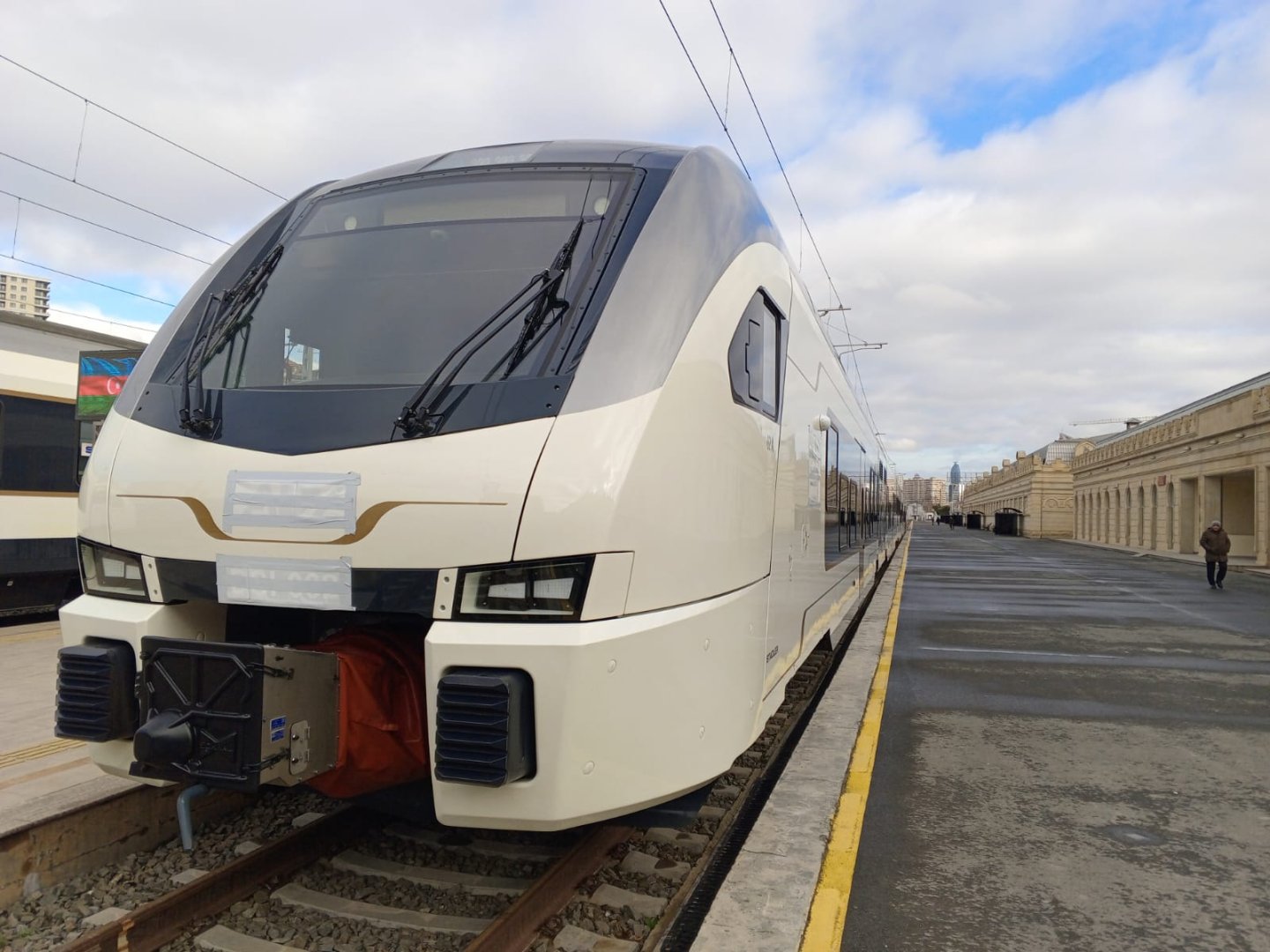 АЖД доставила в Баку новые поезда Stadler (ФОТО)