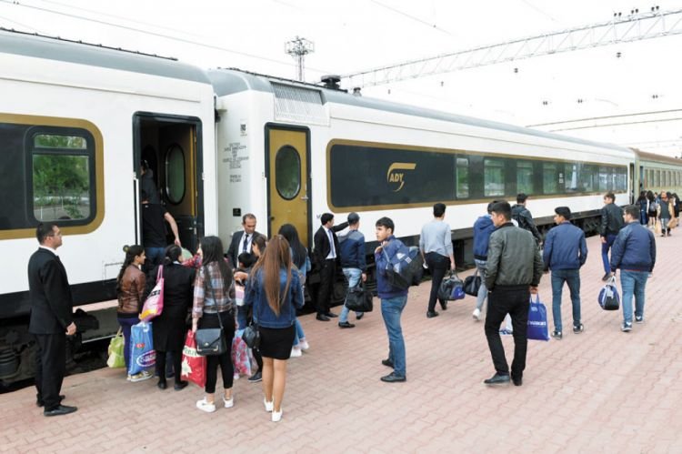 В Нахчыване временно приостанавливаются пассажирские железнодорожные перевозки