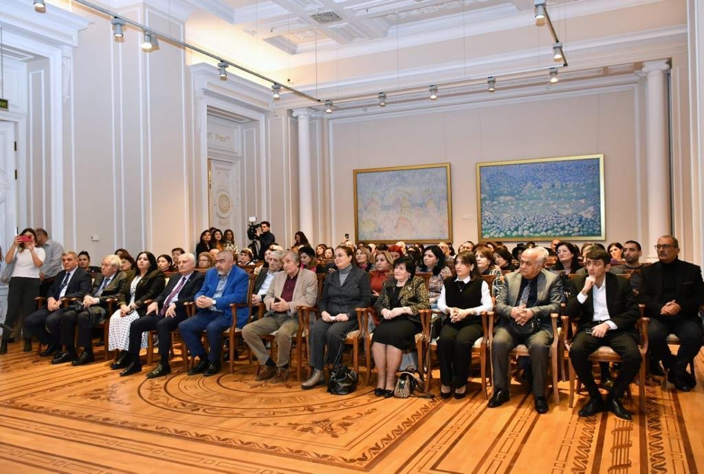 В музее искусств в Баку открылась выставка, посвященная Западному Азербайджану (ФОТО)