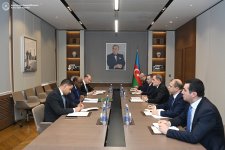 Azerbaijani FM holds meeting with Deputy Secretary General of OIC (PHOTO)
