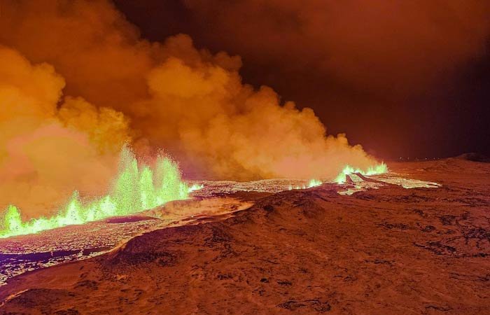 İslandiya paytaxtının yaxınlığında vulkan püskürməyə başlayıb