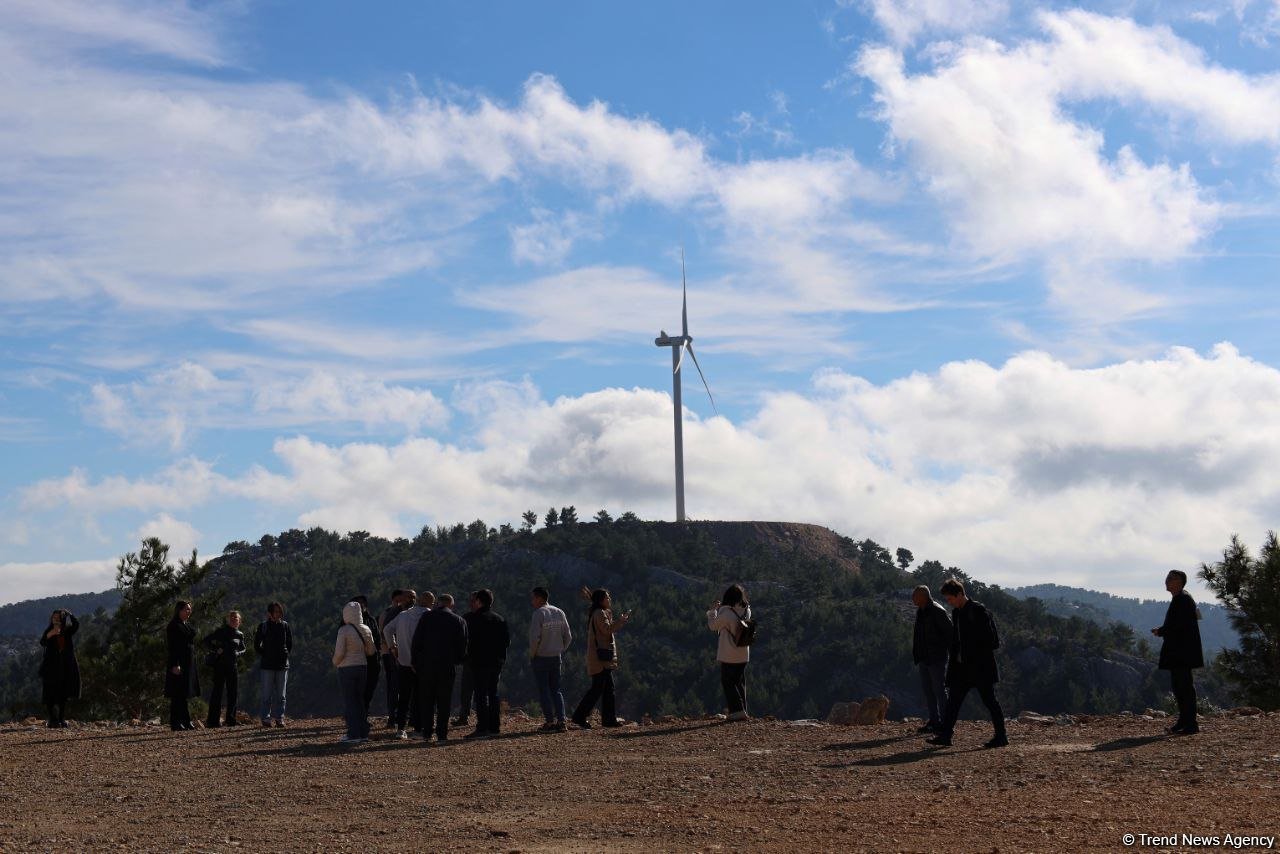 Turkish Sur Yapi touches on local wind power plant milestones (PHOTO)