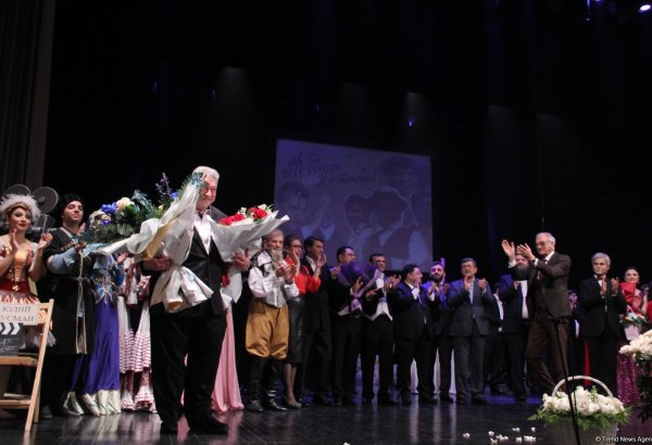 Феерический юбилей Юлия Гусмана в Баку отметили красочным спектаклем "Не бойся, мы с тобой!" (ВИДЕО, ФОТО)