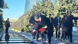 Turkish VP visits Alley of Martyrs and “Turkish Martyrdom” monument in Baku (PHOTO)