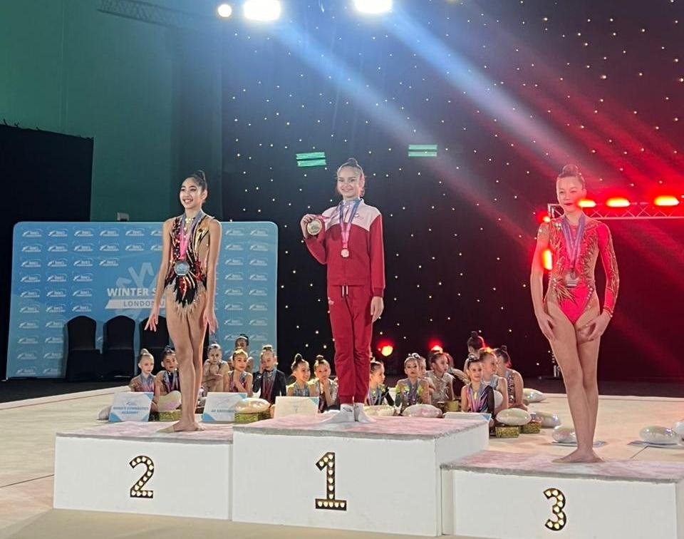 Юные азербайджанские гимнастки завоевали шесть золотых медалей на международном турнире в Лондоне (ФОТО)