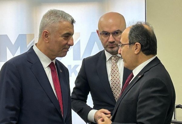 Министр торговли Турции Омар Болат посетил азербайджанский офис MÜSİAD