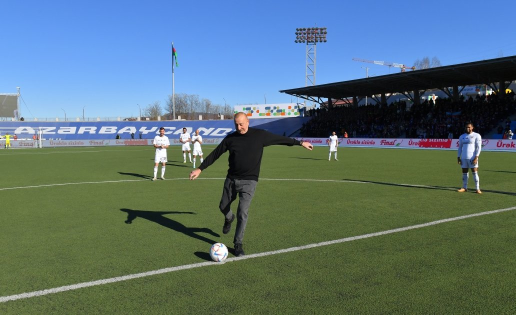 President Ilham Aliyev symbolically kicks off FC Qarabag - MOIK match (VIDEO)