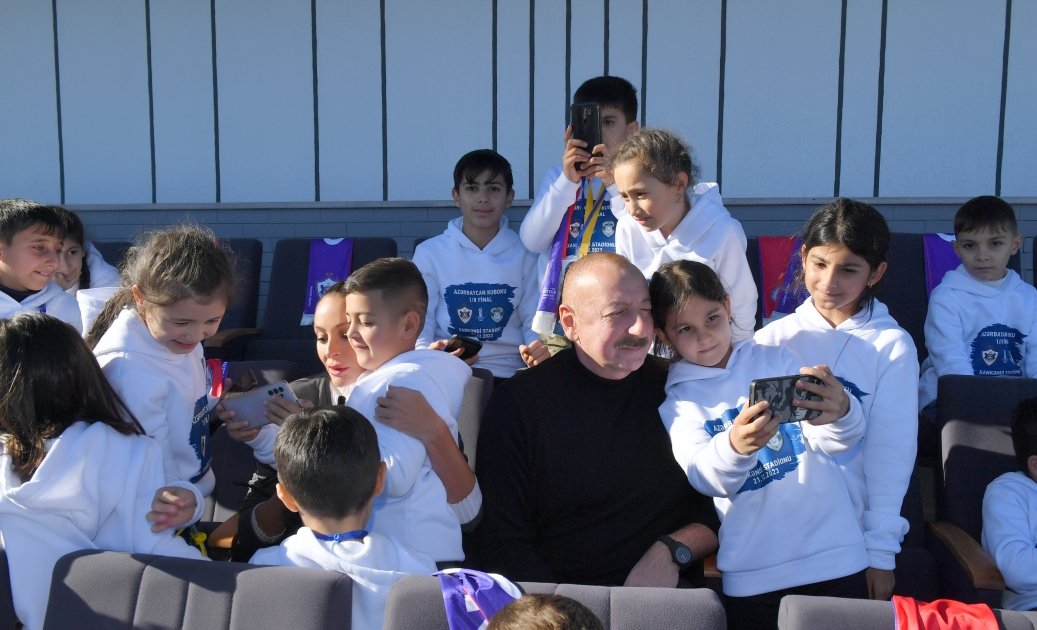 Footage of President Ilham Aliyev and First Lady Mehriban Aliyeva with children of martyrs (PHOTO)