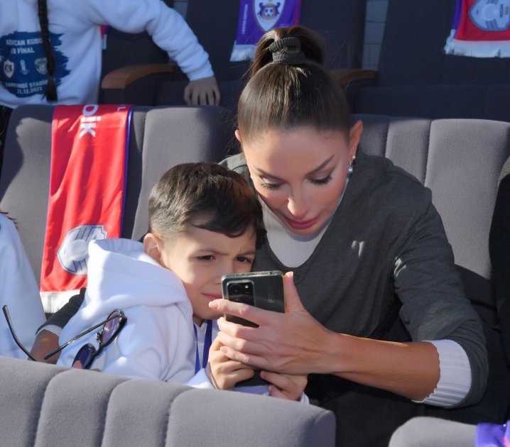 Footage of President Ilham Aliyev and First Lady Mehriban Aliyeva with children of martyrs (PHOTO)