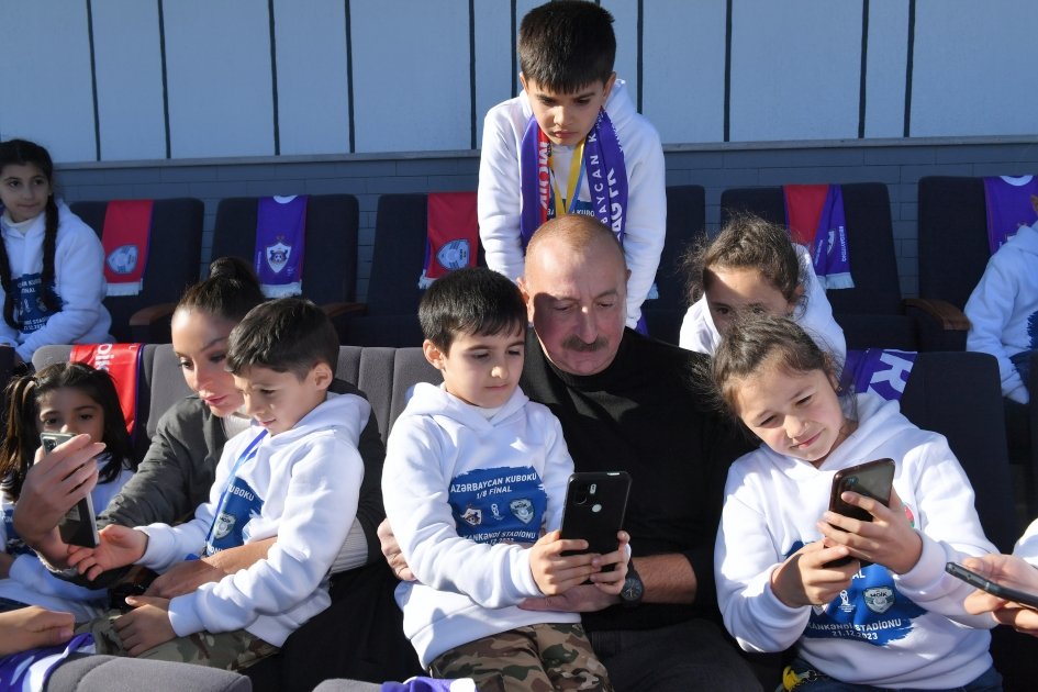 Footage of President Ilham Aliyev and First Lady Mehriban Aliyeva with children of martyrs (PHOTO)