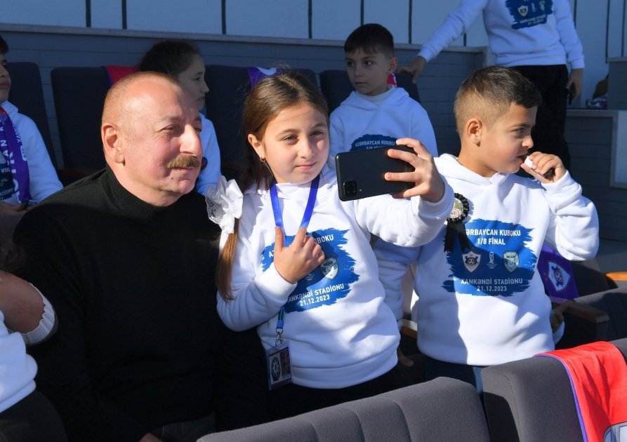 Footage of President Ilham Aliyev and First Lady Mehriban Aliyeva with children of martyrs (PHOTO)