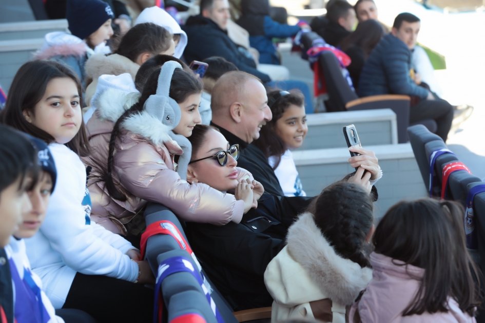 Footage of President Ilham Aliyev and First Lady Mehriban Aliyeva with children of martyrs (PHOTO)