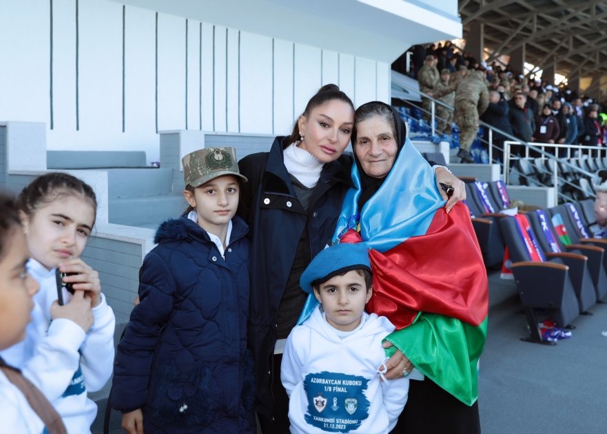 Footage of President Ilham Aliyev and First Lady Mehriban Aliyeva with children of martyrs (PHOTO)