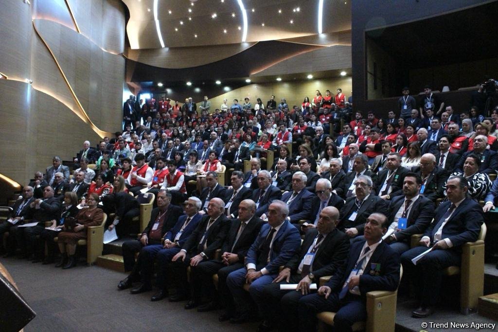 Azerbaijan Red Crescent Society holding extraordinary meeting (PHOTO)