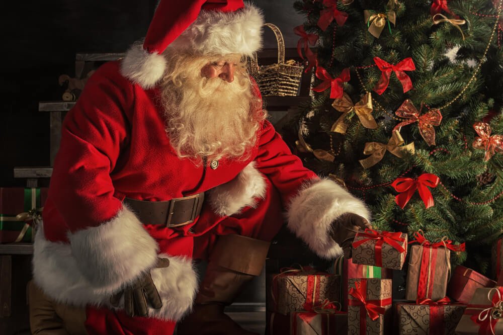 Santa-Klaus dünyanın bütün qitələrində milyonlarla hədiyyə paylayıb