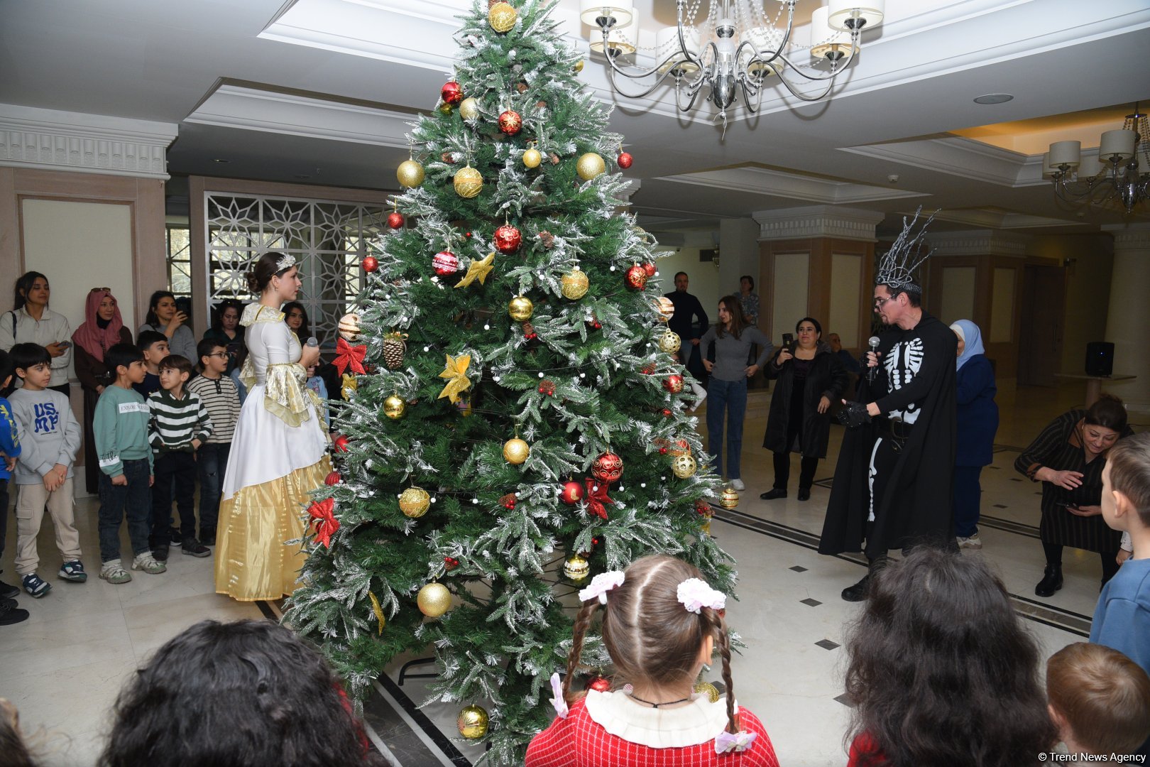 Волшебство праздника в Киноцентре "Низами" - красочное представление  "Новогодняя сказка" (ФОТО)