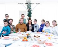 Эмин Агаларов организовал благотворительную елку в Sea Breeze  (ФОТО)