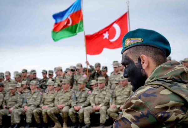 Азербайджан и Турция провели совместные военные учения