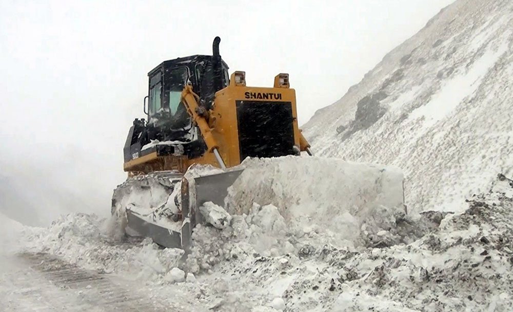 Пути обеспечения на освобожденных территориях Азербайджана очищаются от снега (ВИДЕО)