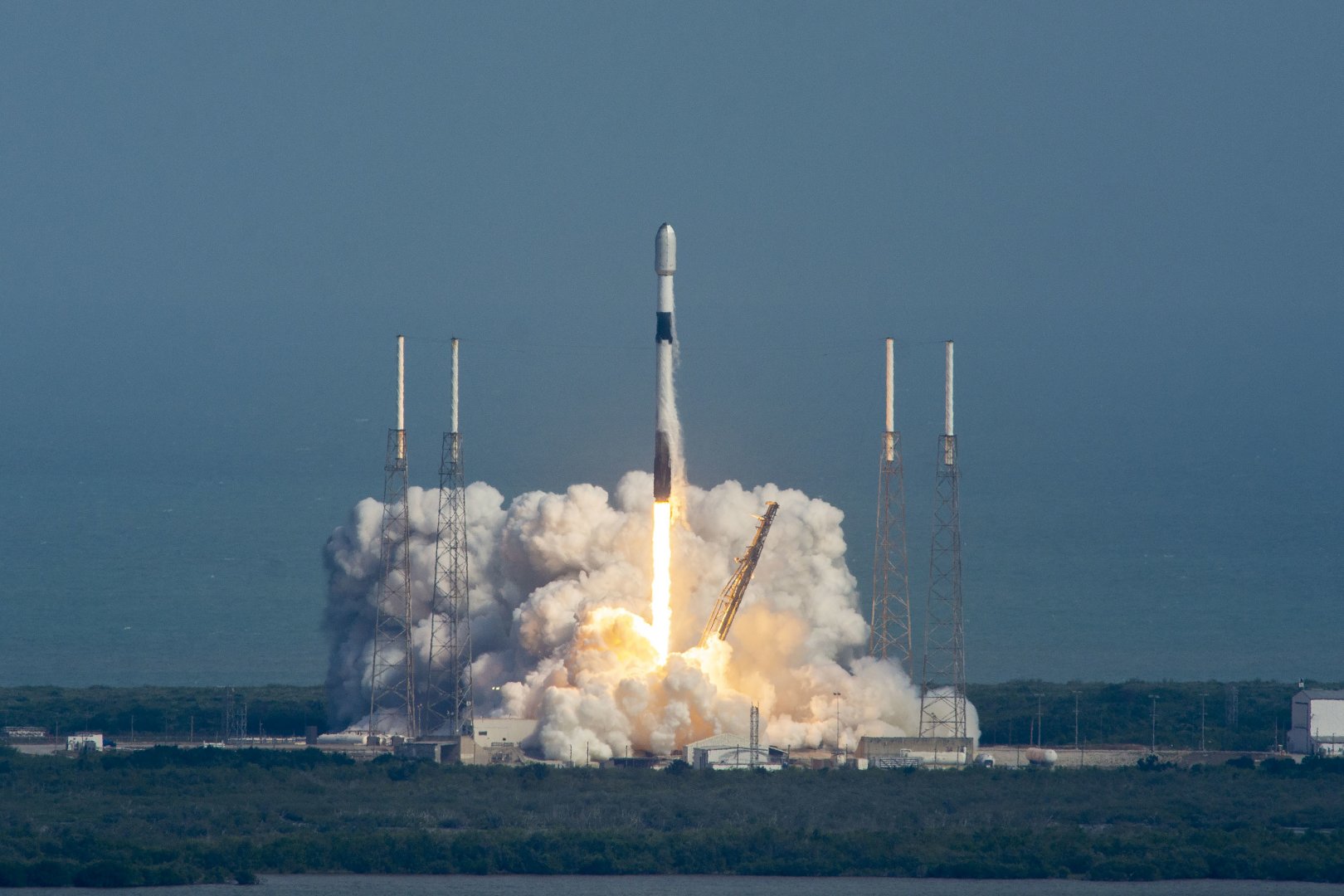 Hindistan Amerikanın SpaceX şirkətinin köməyi ilə ilk dəfə kosmosa peyk göndərəcək